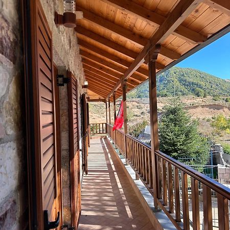 Bujtina Hader Xhebro Hostel Tepelene Buitenkant foto