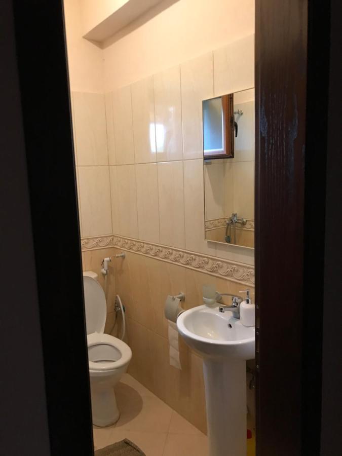 Bujtina Hader Xhebro Hostel Tepelene Buitenkant foto
