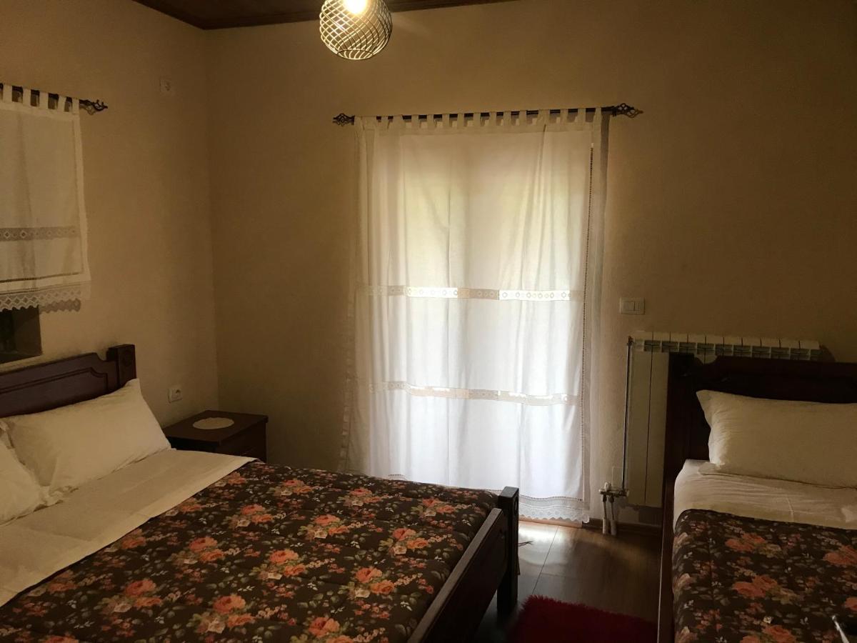 Bujtina Hader Xhebro Hostel Tepelene Buitenkant foto