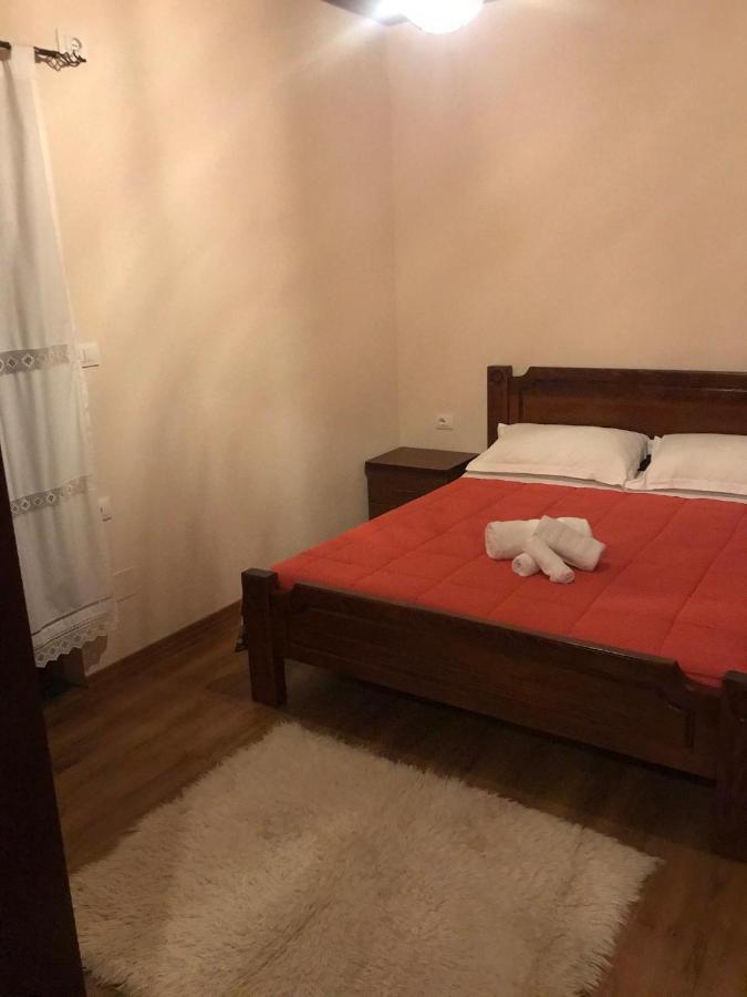 Bujtina Hader Xhebro Hostel Tepelene Buitenkant foto