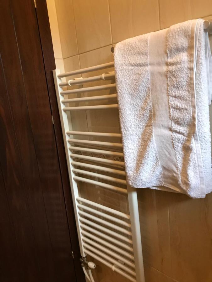Bujtina Hader Xhebro Hostel Tepelene Buitenkant foto