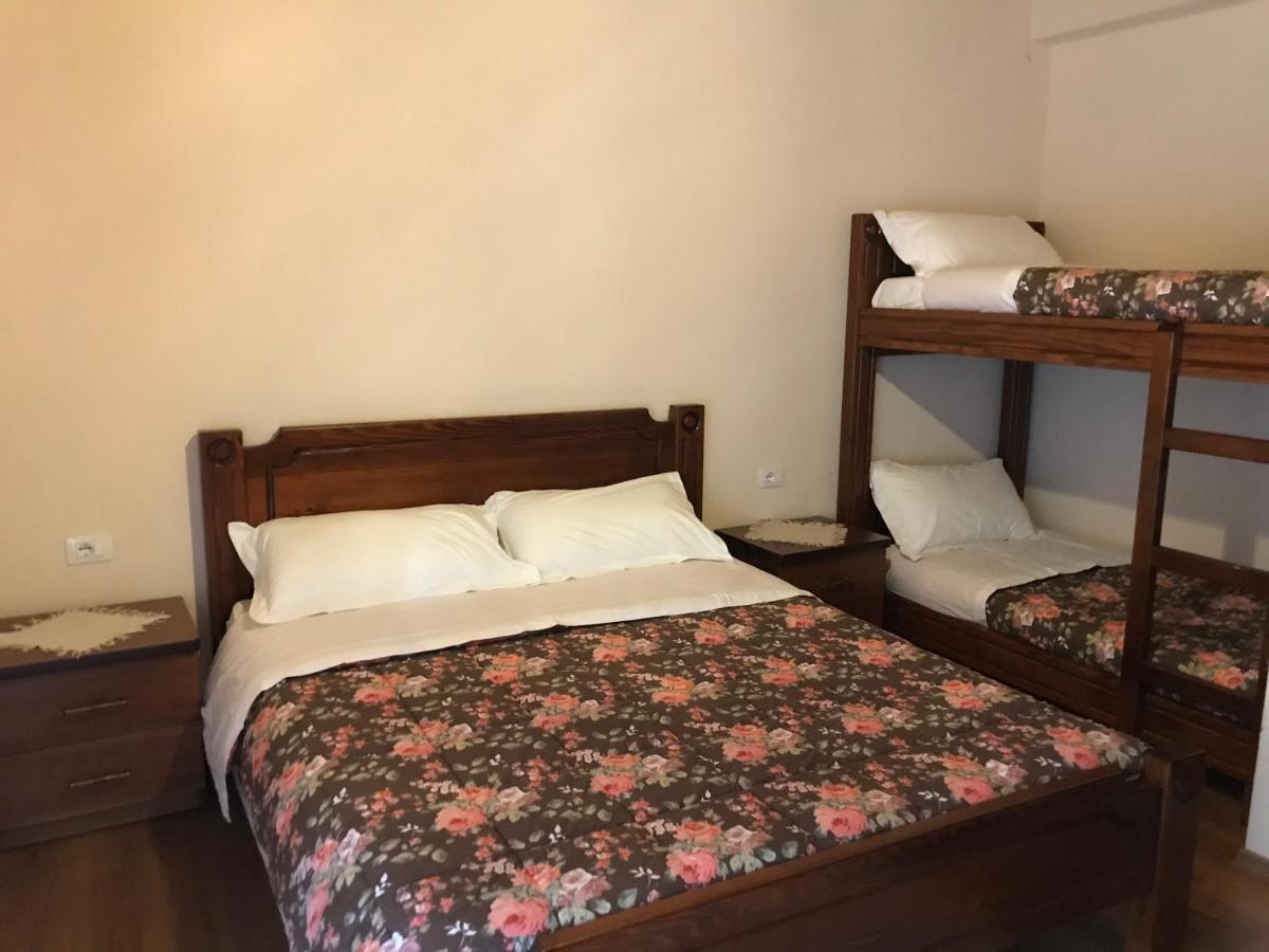 Bujtina Hader Xhebro Hostel Tepelene Buitenkant foto