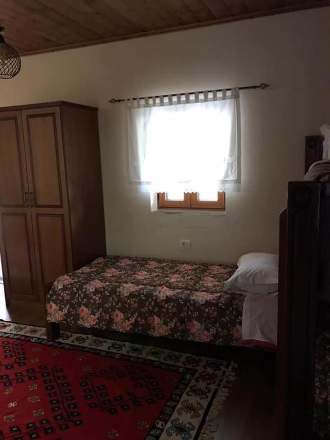 Bujtina Hader Xhebro Hostel Tepelene Buitenkant foto