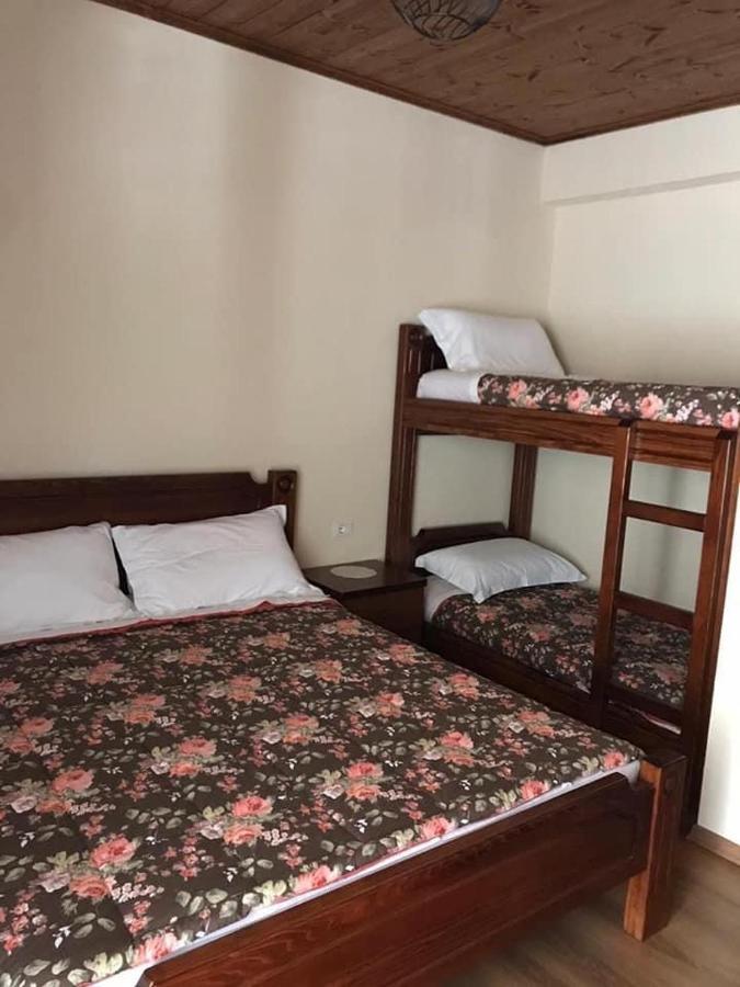 Bujtina Hader Xhebro Hostel Tepelene Buitenkant foto