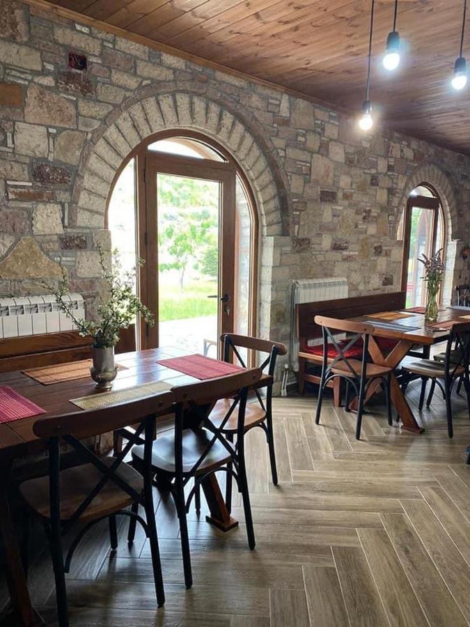 Bujtina Hader Xhebro Hostel Tepelene Buitenkant foto