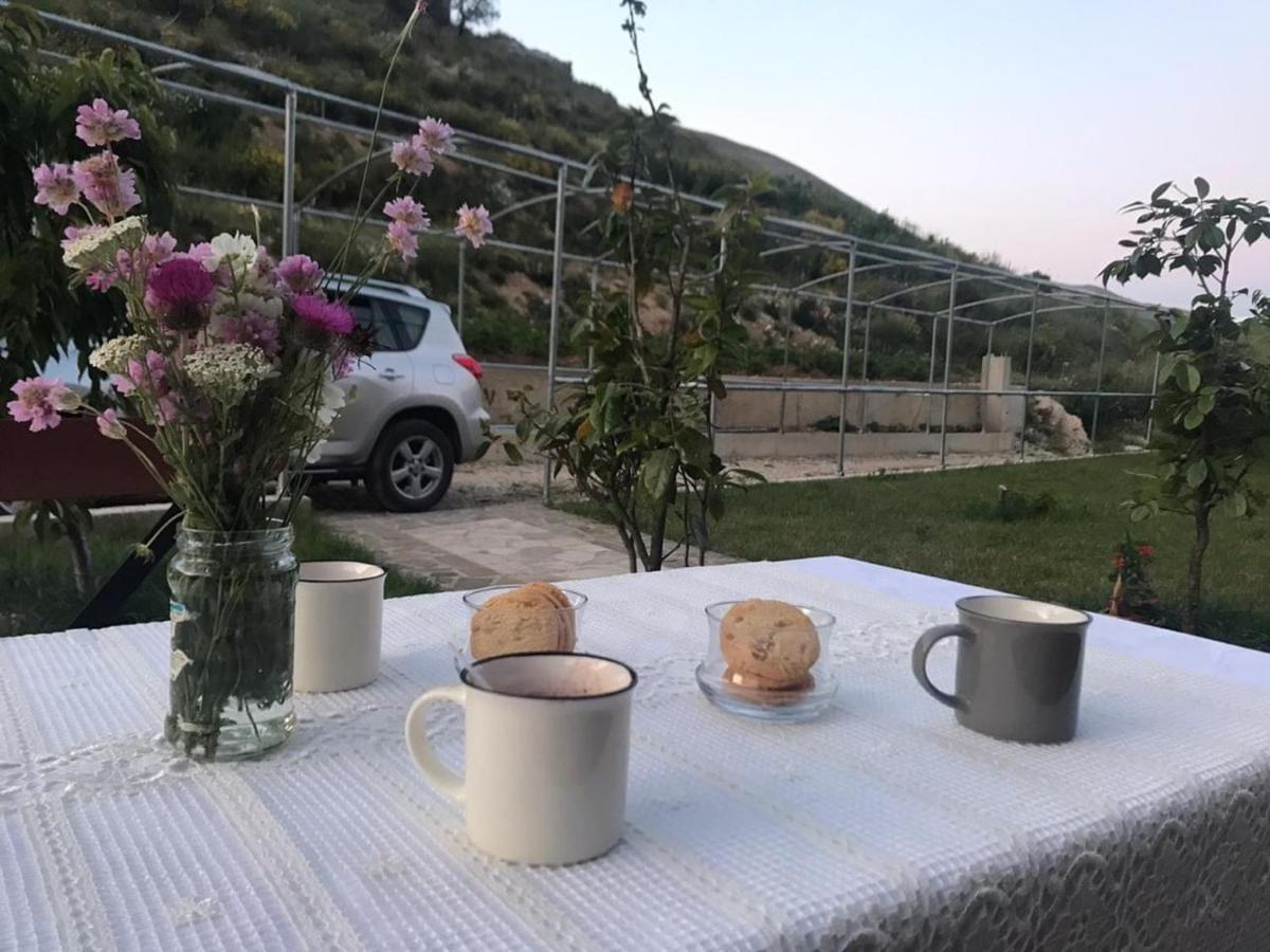 Bujtina Hader Xhebro Hostel Tepelene Buitenkant foto