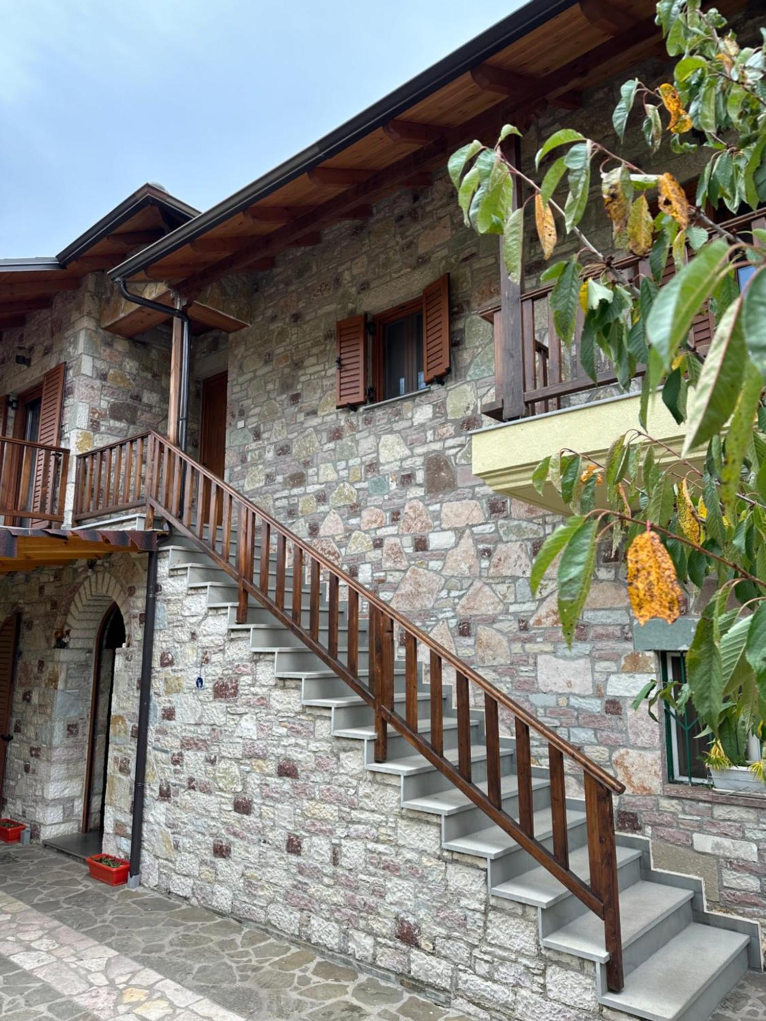 Bujtina Hader Xhebro Hostel Tepelene Buitenkant foto