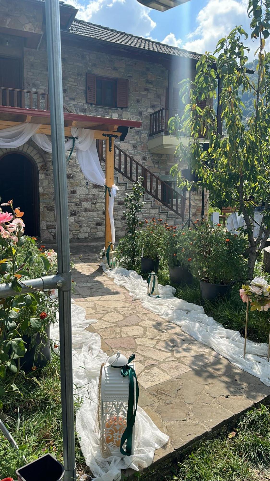 Bujtina Hader Xhebro Hostel Tepelene Buitenkant foto